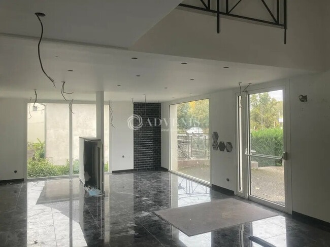 Plus de détails pour Local commercial à louer