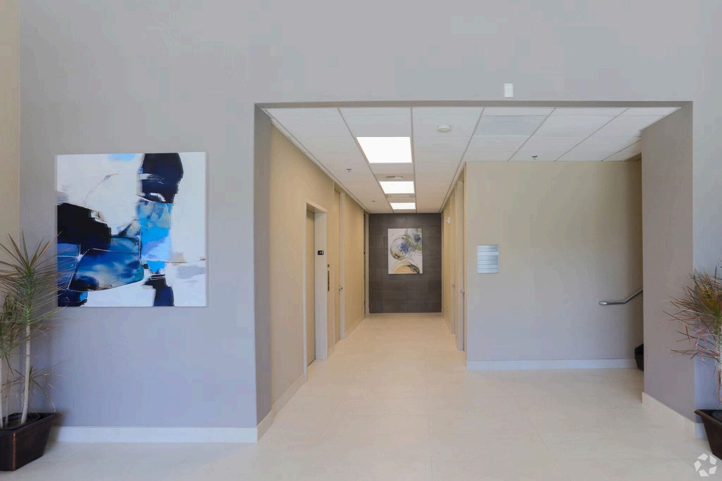 25391 Commercentre Dr, Lake Forest, CA à louer Hall d’entrée– Image 1 sur 5