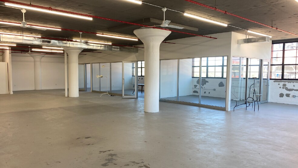 236 Greenpoint Ave, Brooklyn, NY à louer - Photo intérieure – Image 1 sur 3
