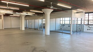 Plus de détails pour 236 Greenpoint Ave, Brooklyn, NY - Industriel/Logistique à louer