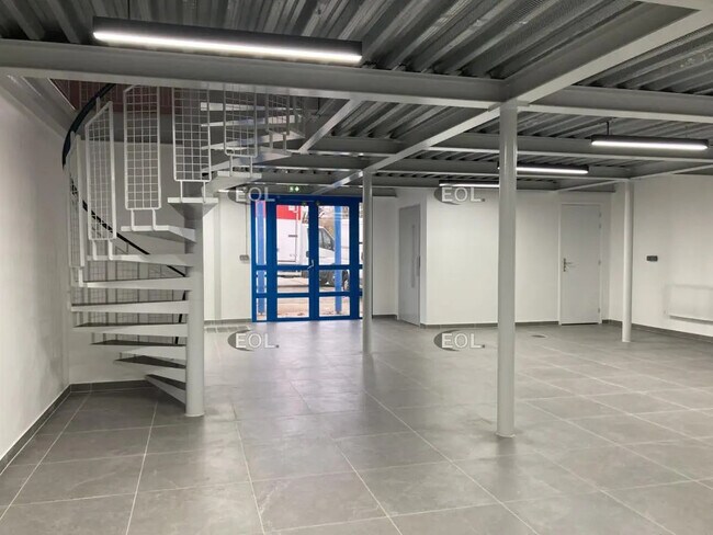 Plus de détails pour Local d'activités à louer