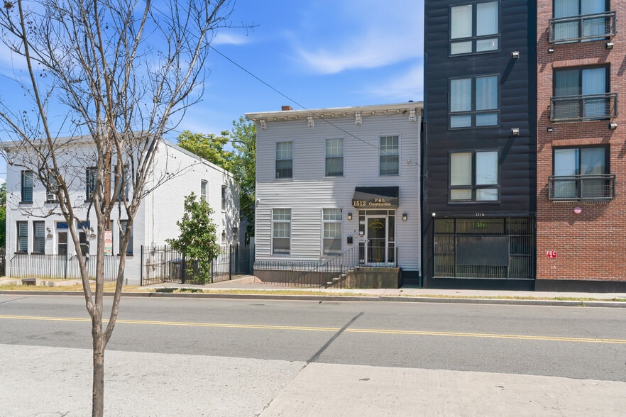1512 Marion Barry Ave SE, Washington, DC à vendre - Photo principale – Image 1 sur 63