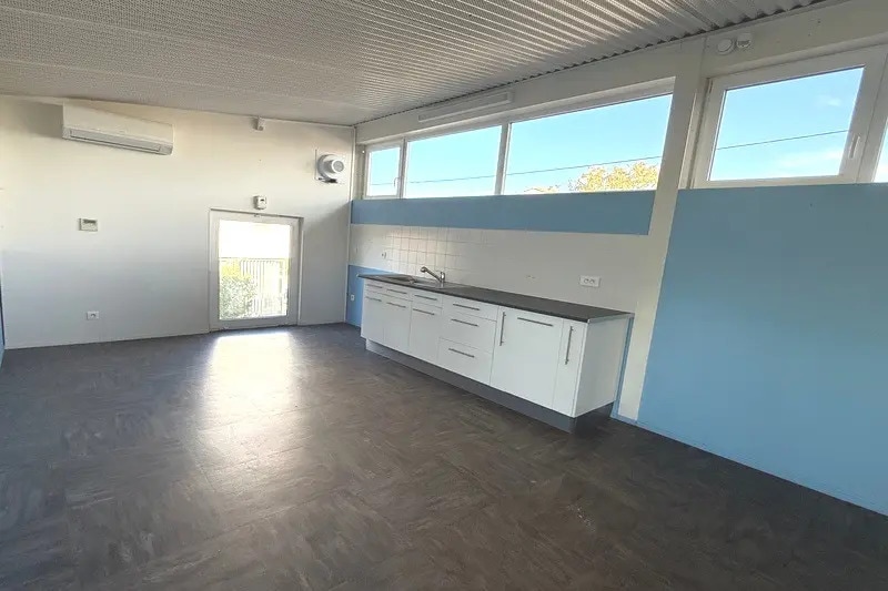 Bureau dans Lunel à vendre - Photo de l’immeuble – Image 3 sur 11