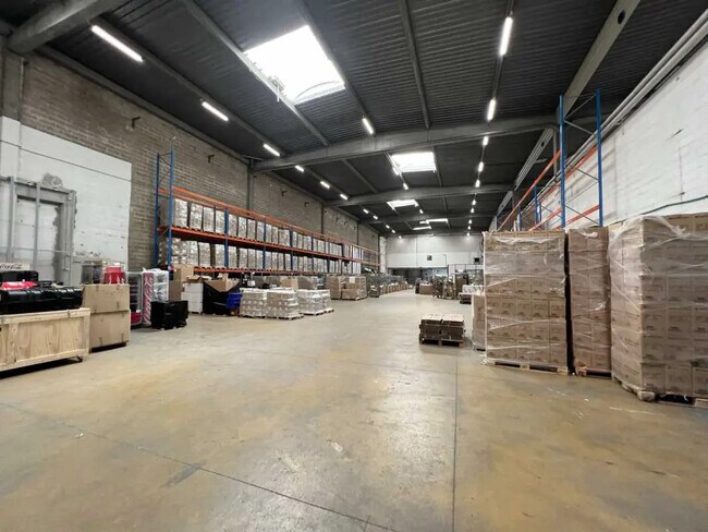 Plus de détails pour Bureau, Industriel/Logistique à louer