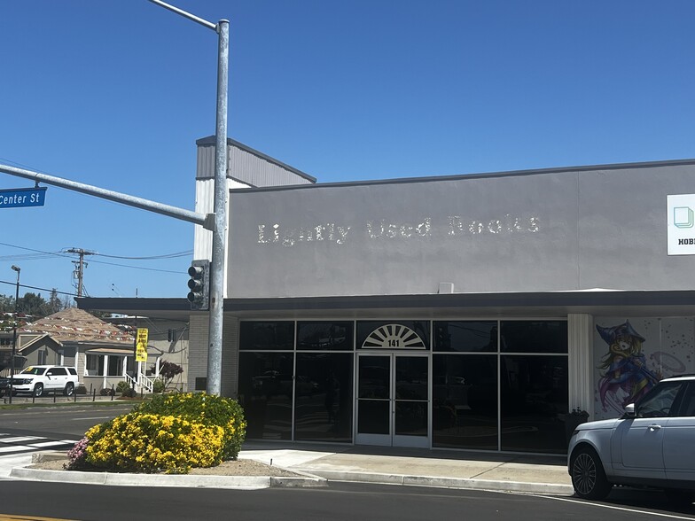 135-141 N Center St, Turlock, CA à louer - Photo de l’immeuble – Image 3 sur 4