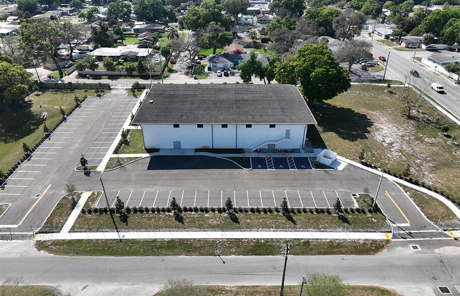 2526 W Sligh Ave, Tampa, FL à louer - Photo de l’immeuble – Image 2 sur 5