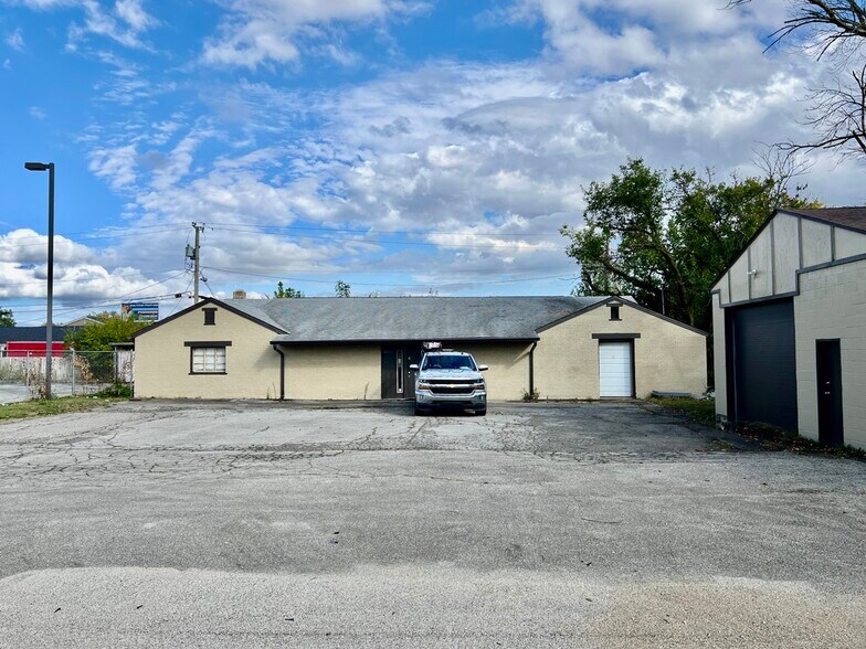 4539 N Shadeland Ave, Indianapolis, IN à vendre - Photo de l’immeuble – Image 2 sur 7
