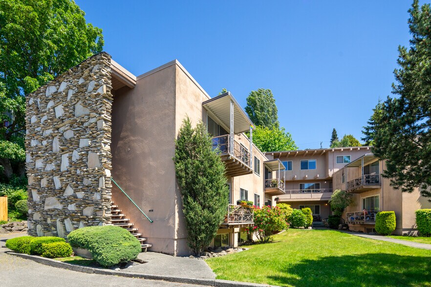 2222 Gilman Dr W, Seattle, WA à vendre - Photo de l’immeuble – Image 3 sur 15
