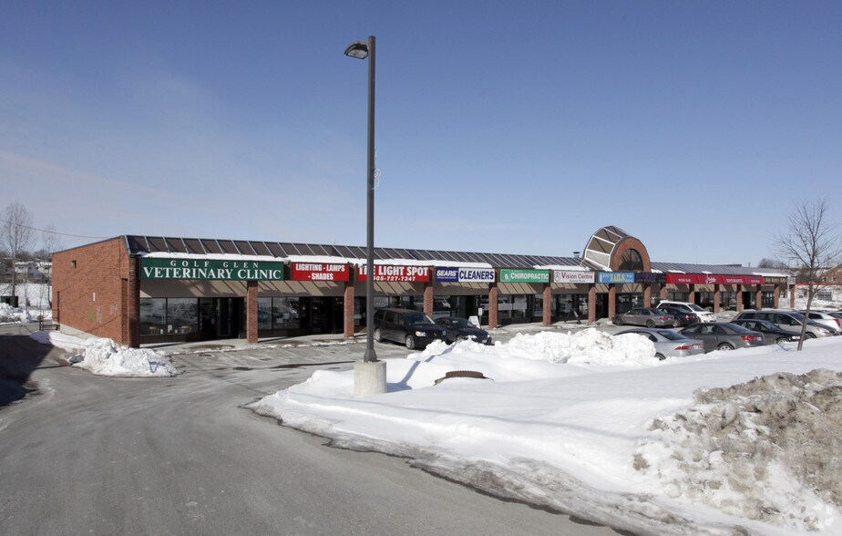 15570 Yonge St, Aurora, ON à louer - Photo de l’immeuble – Image 2 sur 2