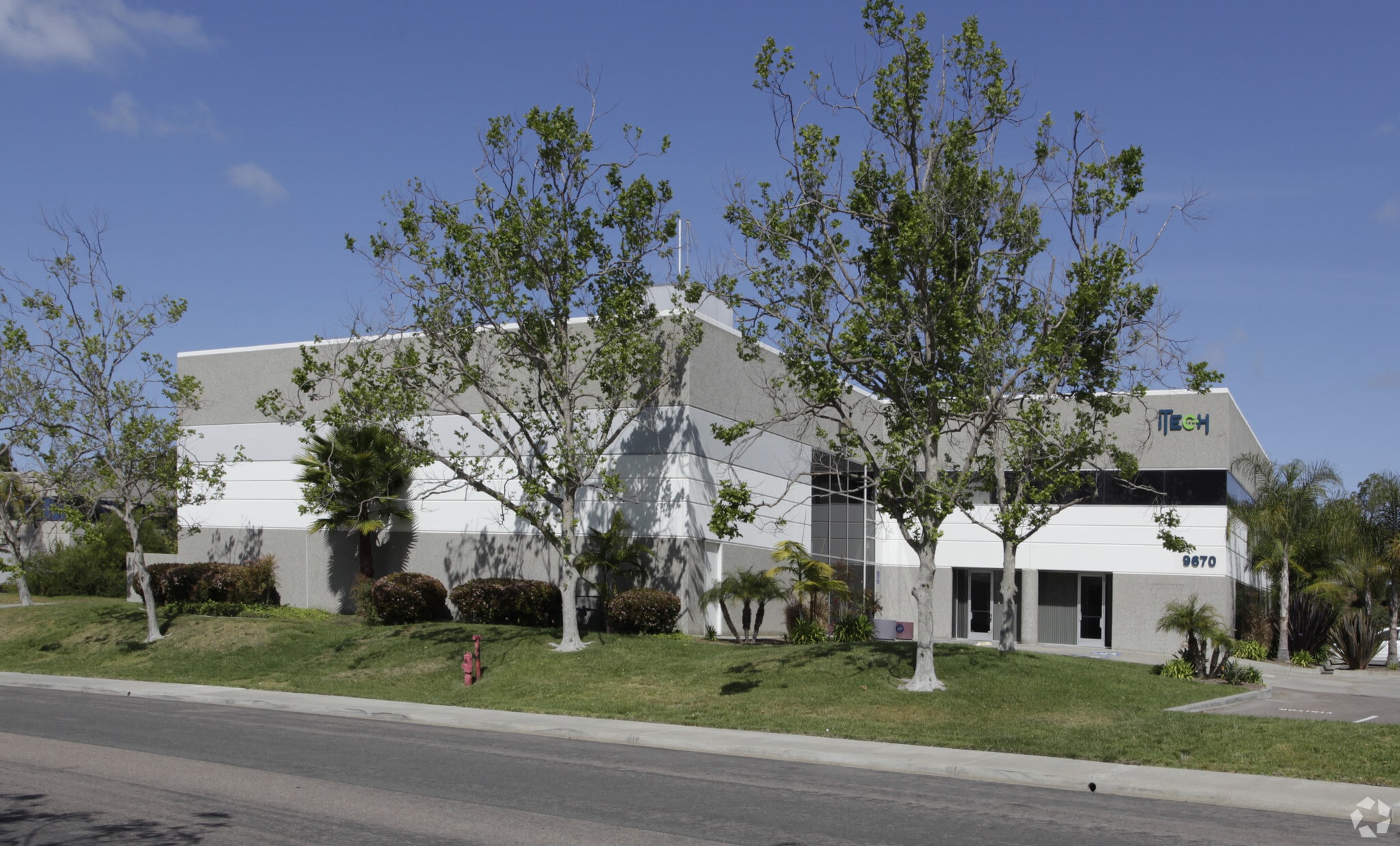 9670 Waples St, San Diego, CA à louer Photo principale– Image 1 sur 8