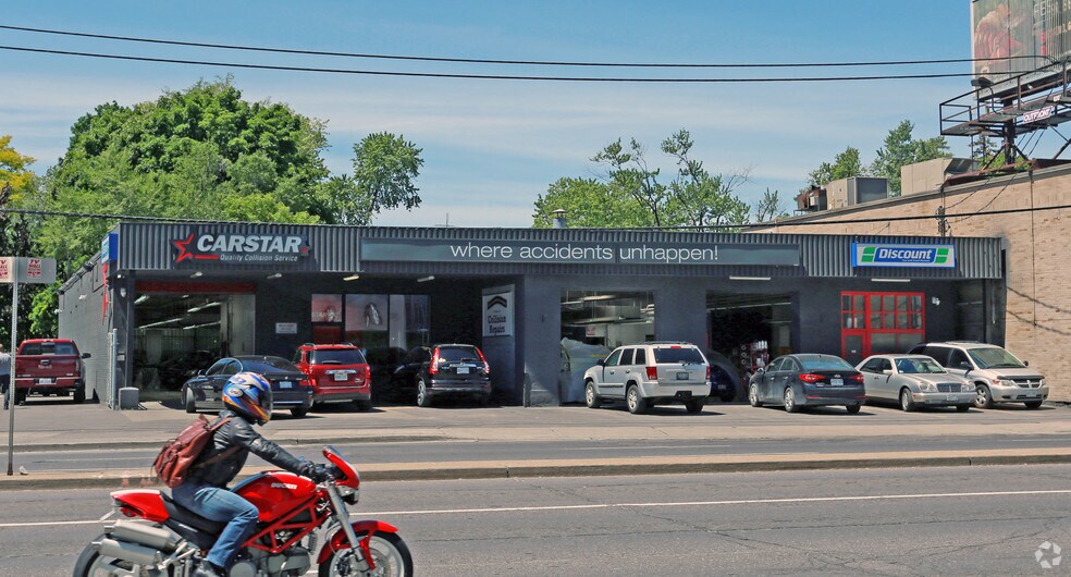 4656 Yonge St, Toronto, ON à vendre - Photo principale – Image 2 sur 2