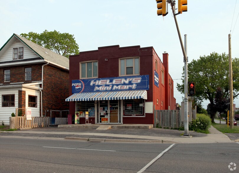 166 Adelaide Ave, Oshawa, ON à vendre - Photo principale – Image 1 sur 2