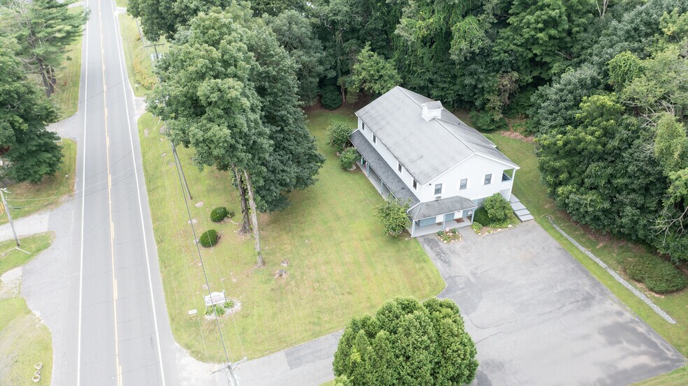 123 Litchfield Rd, New Milford, CT à louer - Photo principale – Image 1 sur 17