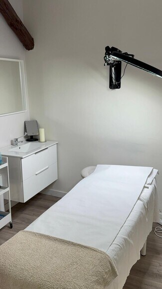 Plus de détails pour Local commercial à louer