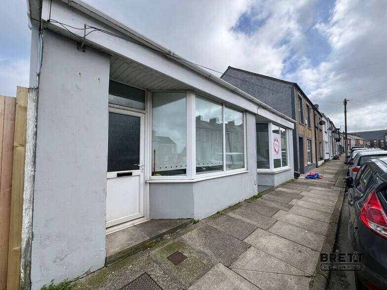123-125 High St, Milford Haven à vendre - Photo de l’immeuble – Image 2 sur 5