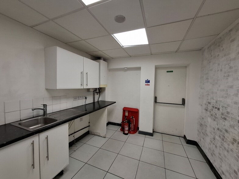 90-98 Rochdale Rd, Oldham à vendre - Photo intérieure – Image 2 sur 3
