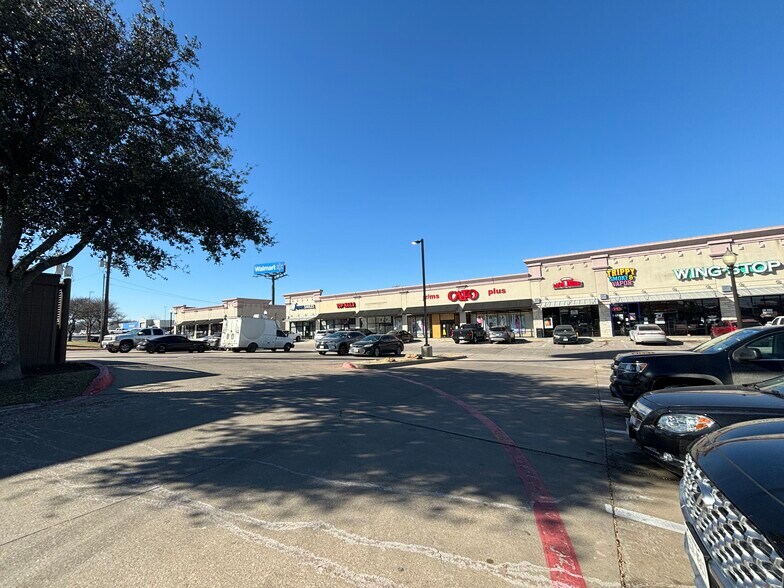 1012 E Ennis Ave, Ennis, TX à louer - Photo de l’immeuble – Image 3 sur 5