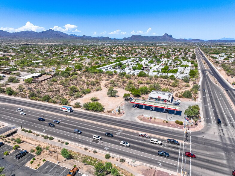 8305 Thornydale Rd, Tucson, AZ à louer - Photo de l’immeuble – Image 2 sur 23