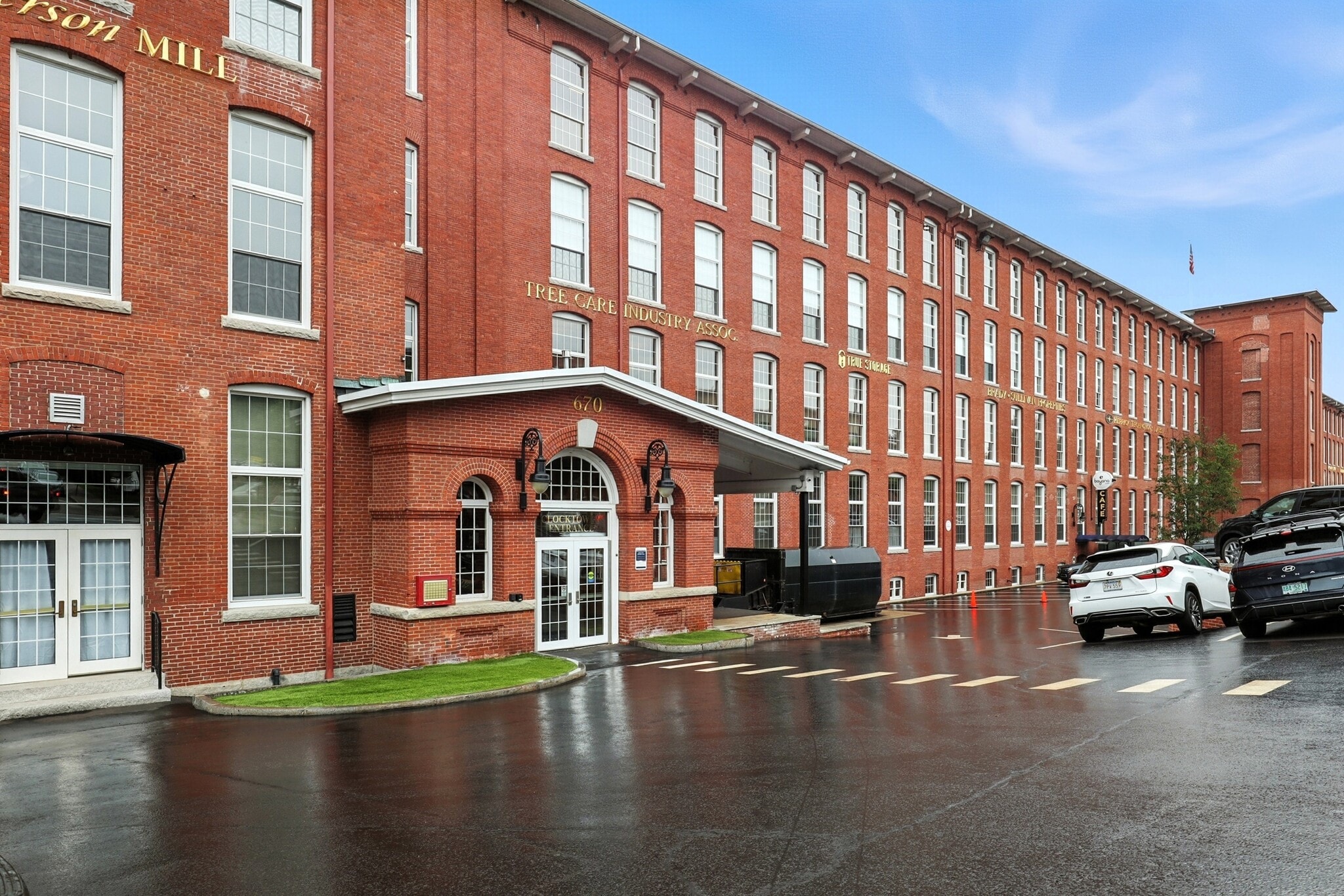 670 N Commercial St, Manchester, NH à louer Photo intérieure– Image 1 sur 17