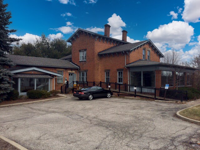33 Public Sq, Brecksville, OH à louer - Photo de l’immeuble – Image 3 sur 20