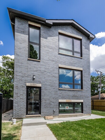 623 Hamlin Ave, Chicago, IL à vendre - Photo principale – Image 1 sur 54