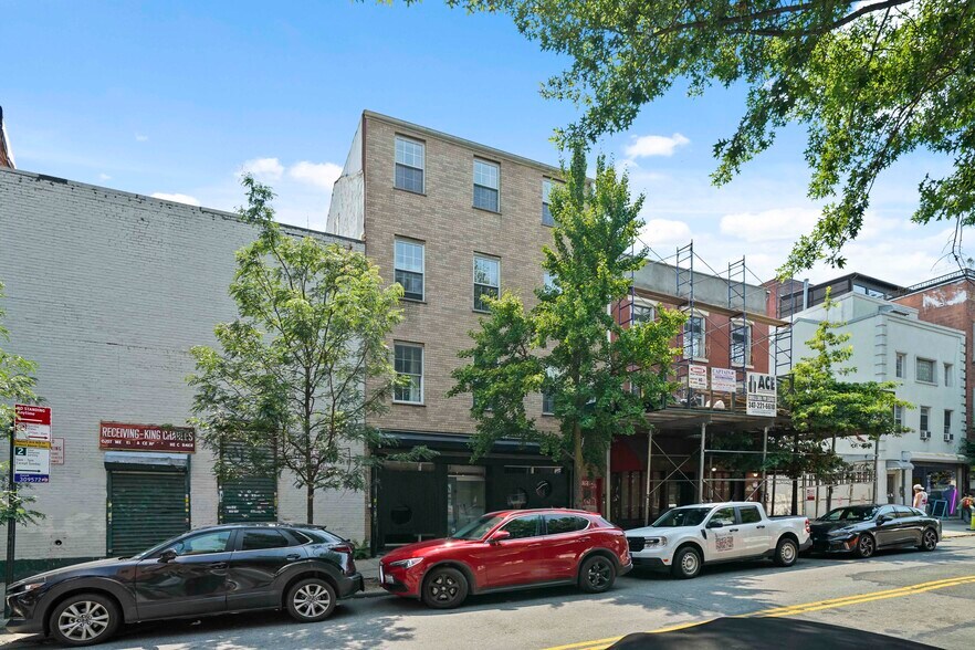 296 Grand St, Brooklyn, NY à vendre - Photo de l’immeuble – Image 3 sur 55