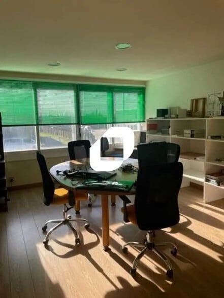 Local d'activités dans Méry-sur-Oise à vendre - Photo de l’immeuble – Image 1 sur 12