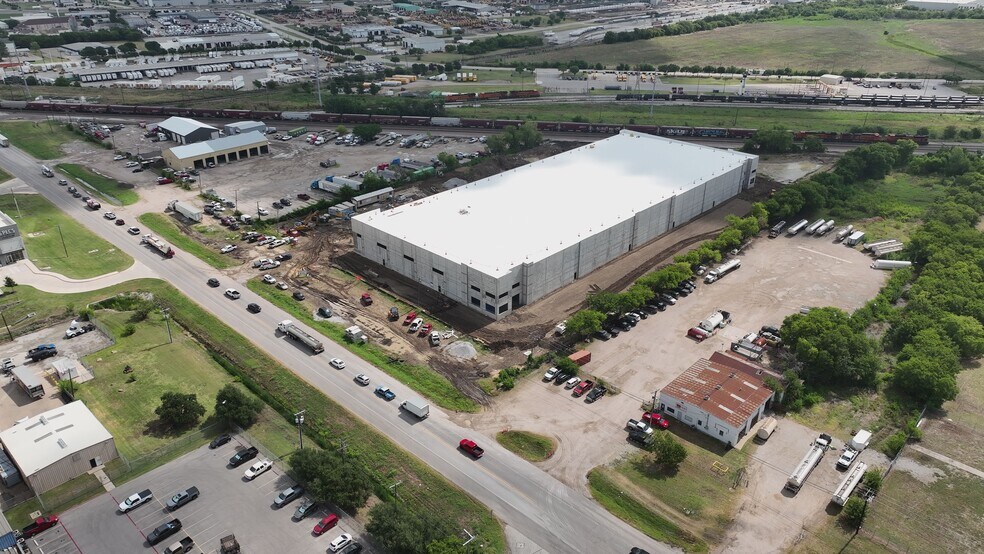 5260 Blue Mound Rd, Fort Worth, TX à louer - Photo de l’immeuble – Image 2 sur 11