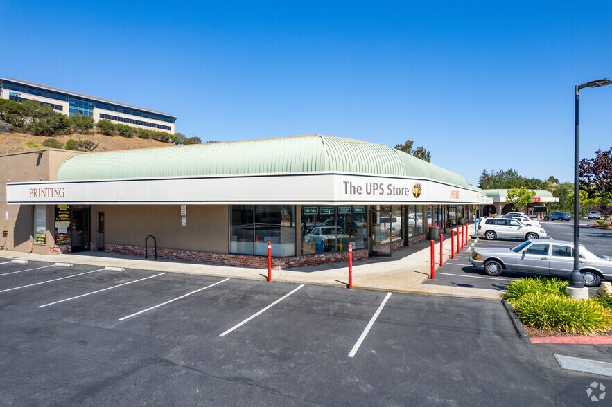 3150-3184 Campus Dr, San Mateo, CA à louer - Photo de l’immeuble – Image 3 sur 4