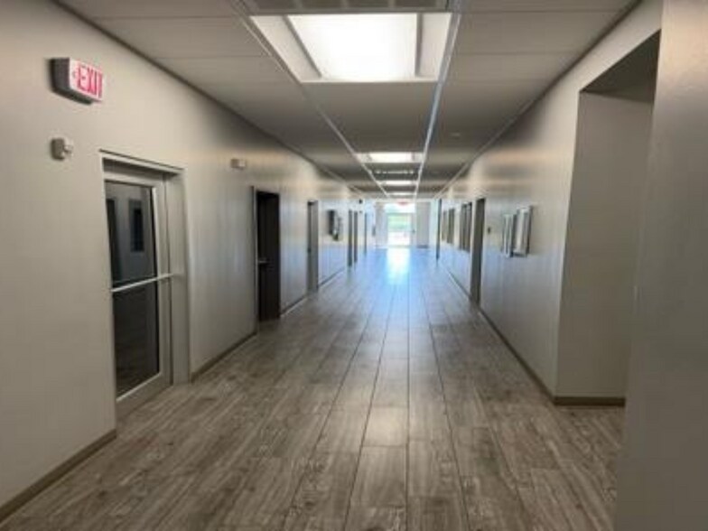 6707 N Interstate Dr, Norman, OK à louer - Photo de l’immeuble – Image 3 sur 12