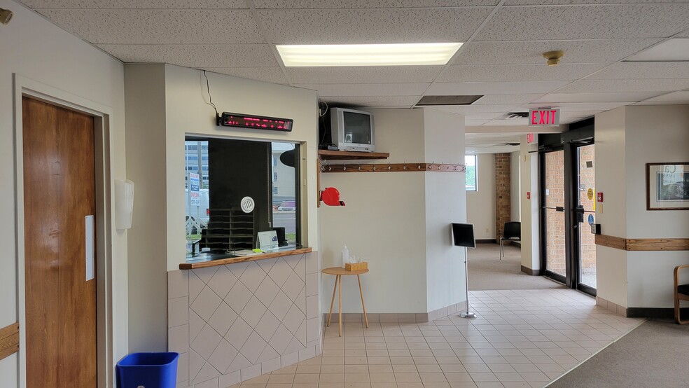 274 Dundas St E, Belleville, ON à louer - Photo intérieure – Image 2 sur 6