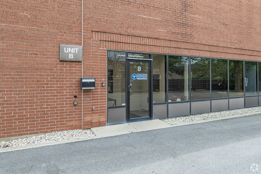 161 Tower Dr, Burr Ridge, IL à louer - Photo de l’immeuble – Image 2 sur 5