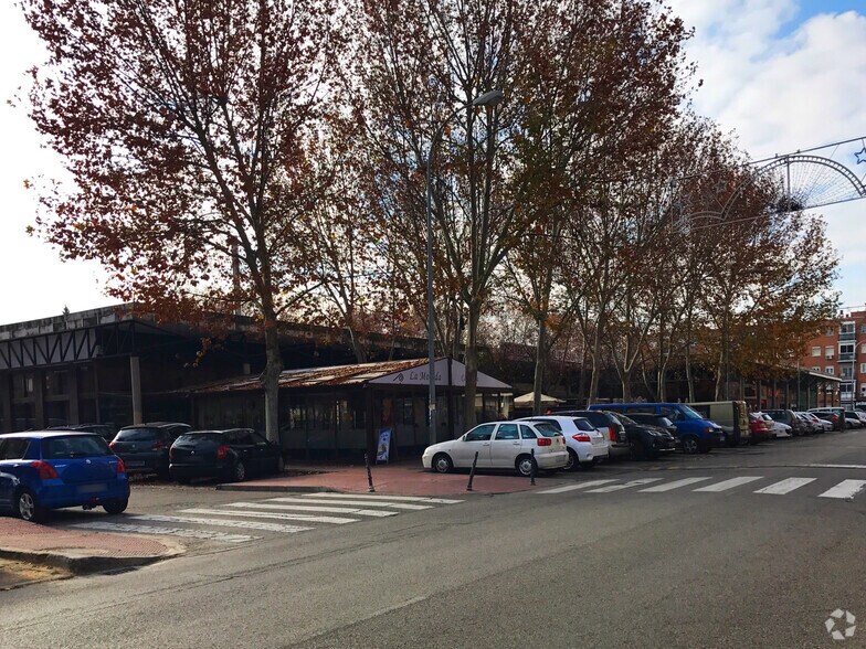 Paseo del Val, 16, Alcalá de Henares, Madrid à vendre - Photo de l’immeuble – Image 2 sur 2