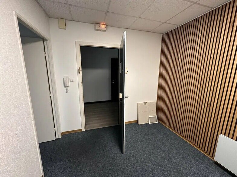 Bureau dans Hoenheim à louer - Photo de l’immeuble – Image 3 sur 8