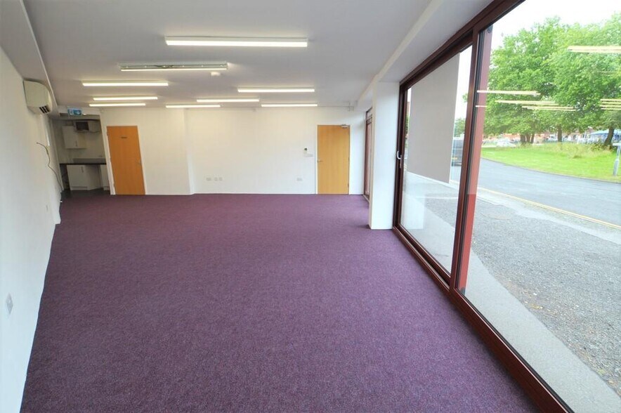 Radford Way, Billericay à louer - Photo de l’immeuble – Image 3 sur 11