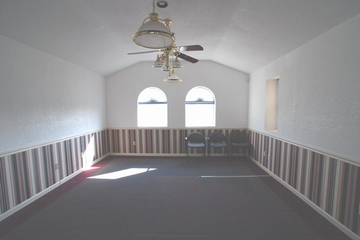 1444 E Mineral King Ave, Visalia, CA à louer - Photo de l’immeuble – Image 2 sur 3