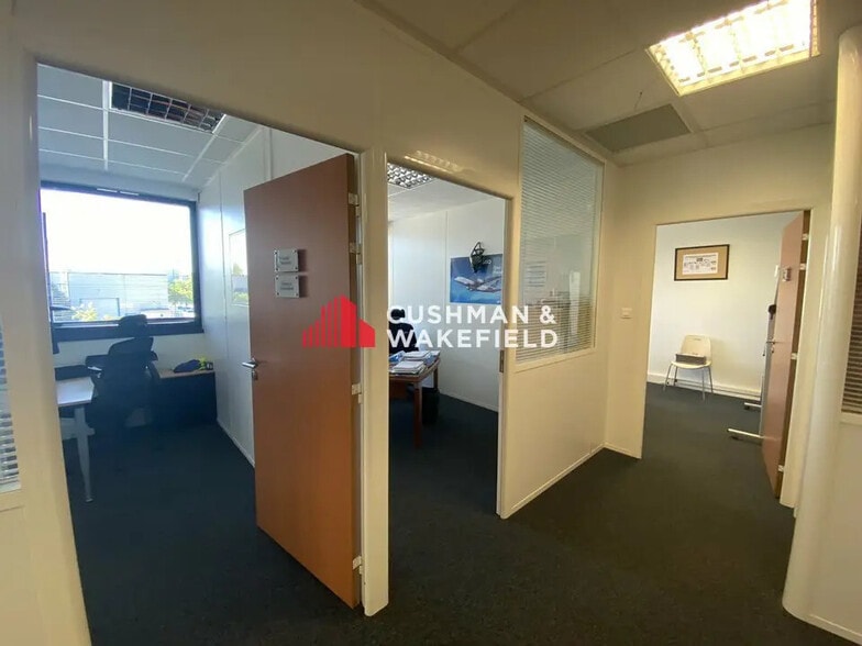 Local d’activités dans Colomiers à louer - Photo de l’immeuble – Image 3 sur 11