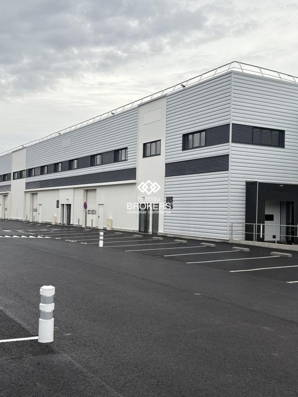 Industriel/Logistique dans Saint-Aignan-Grandlieu à louer Photo de l’immeuble– Image 1 sur 2