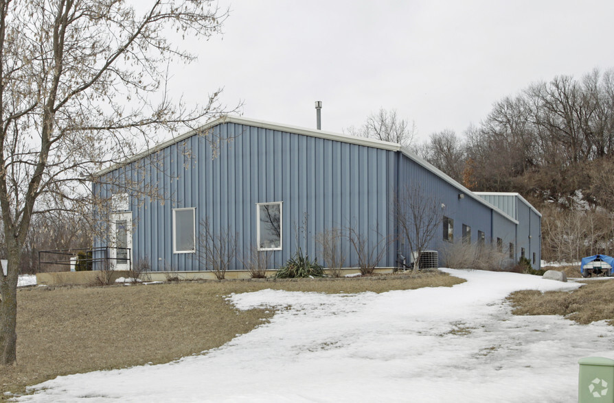 1203 N Pryor St, Silver Lake, WI à louer - Photo de l’immeuble – Image 2 sur 2