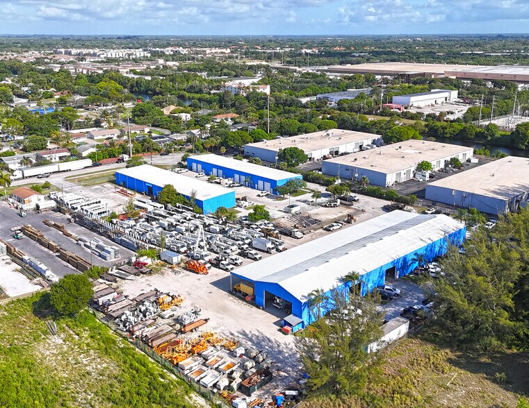 Boynton Beach Small-Bay + IOS portefeuille de 3 biens à vendre sur LoopNet.fr - Photo de l’immeuble – Image 3 sur 5