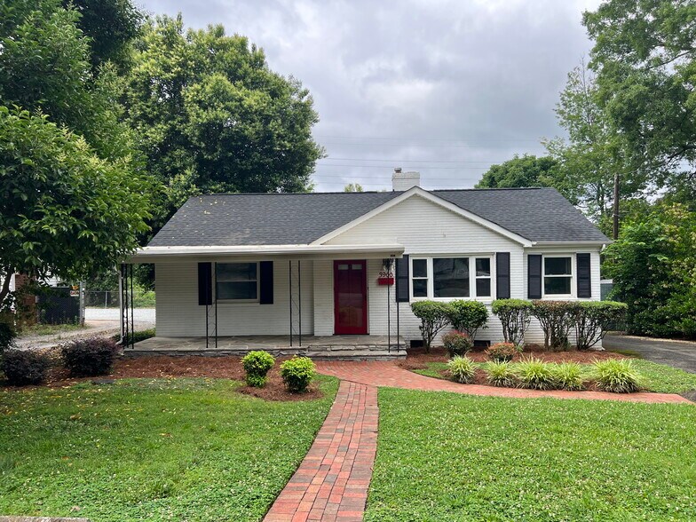 3900 Miriam Dr, Charlotte, NC à louer - Photo de l’immeuble – Image 1 sur 17