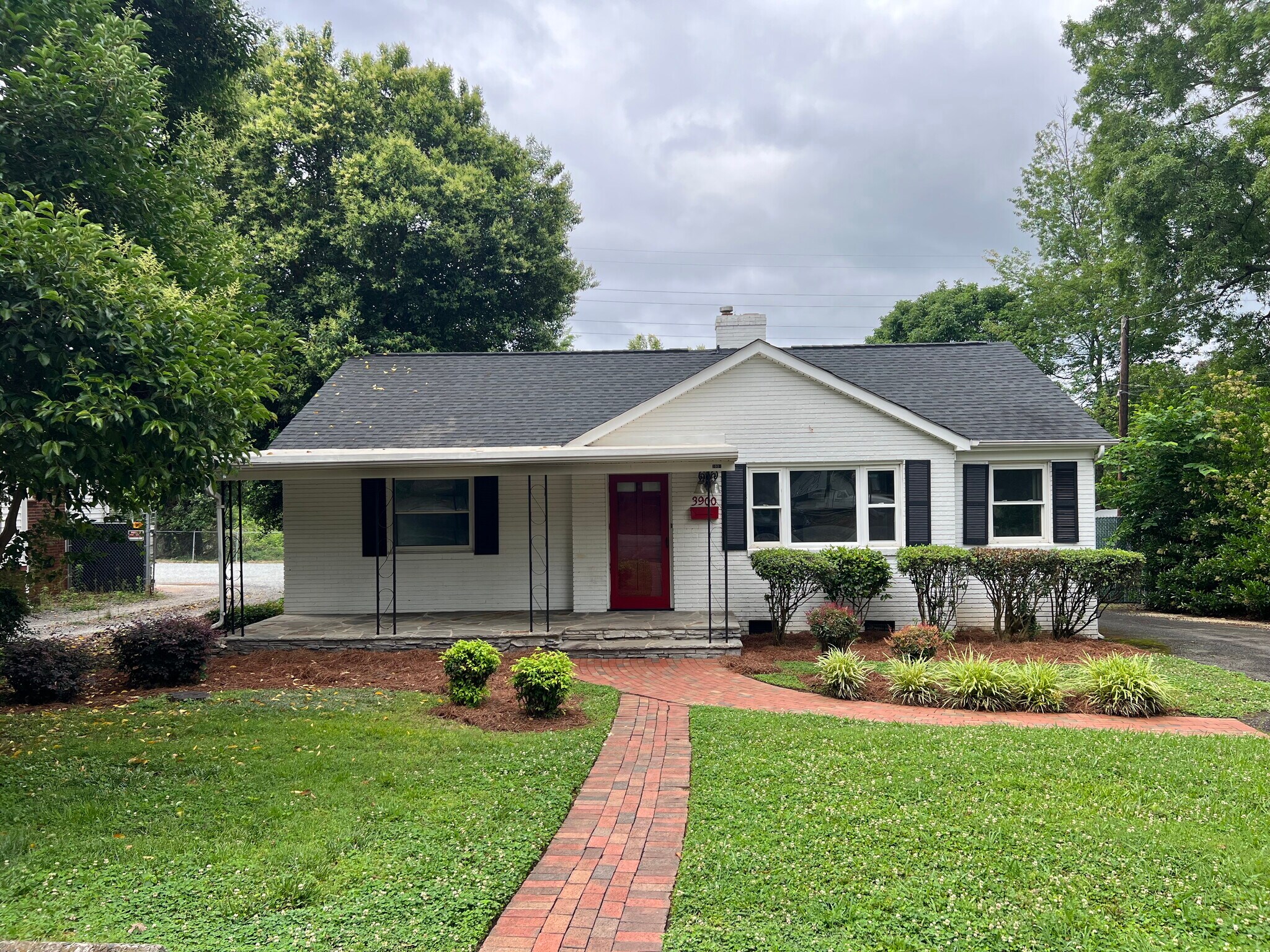 3900 Miriam Dr, Charlotte, NC à louer Photo de l’immeuble– Image 1 sur 18