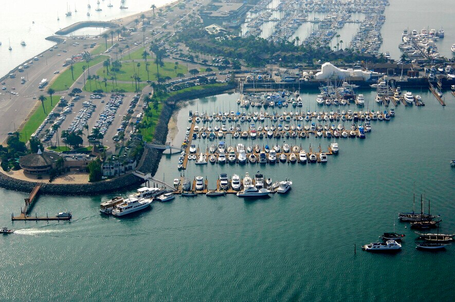 2240 Shelter Island Dr, San Diego, CA à vendre - Photo principale – Image 1 sur 3