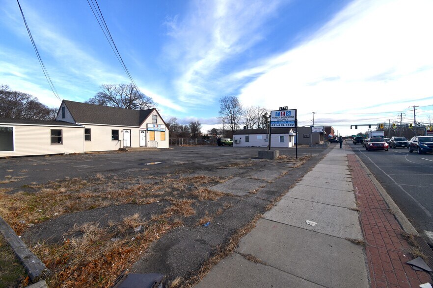 1779 Middle Country Rd, Centereach, NY à louer - Photo de l’immeuble – Image 2 sur 5