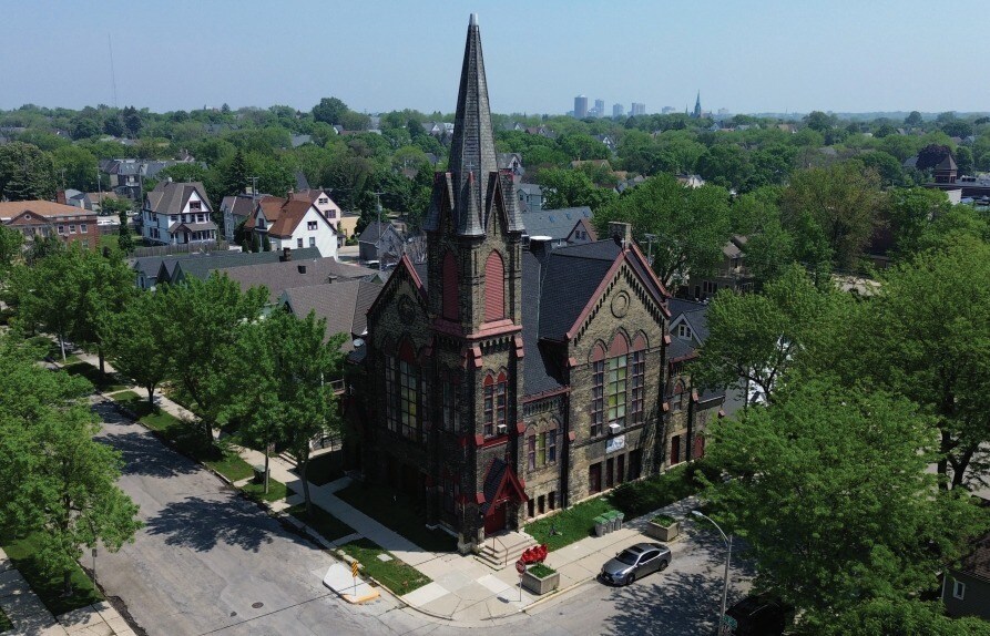 124-140 W Garfield Ave, Milwaukee, WI à louer - Photo de l’immeuble – Image 2 sur 8