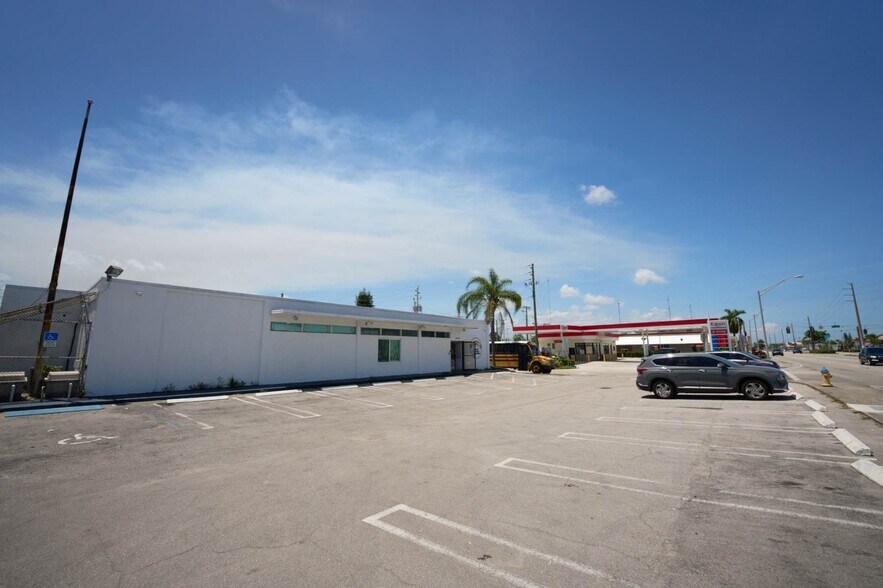 18690 NW 2nd Ave, Miami, FL à louer - Photo de l’immeuble – Image 3 sur 32