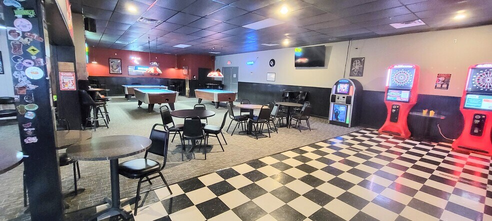 118 E Jackson Ave, Iola, KS à vendre - Photo de l’immeuble – Image 2 sur 27