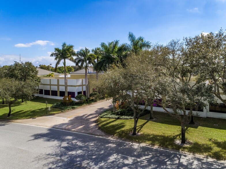 2500 Quantum Lakes Dr, Boynton Beach, FL à louer - Photo de l’immeuble – Image 2 sur 5