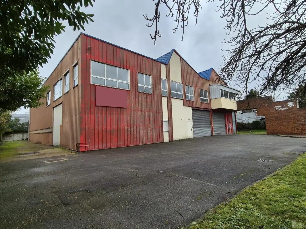 Industriel/Logistique dans Noisiel à louer Photo de l’immeuble– Image 1 sur 11