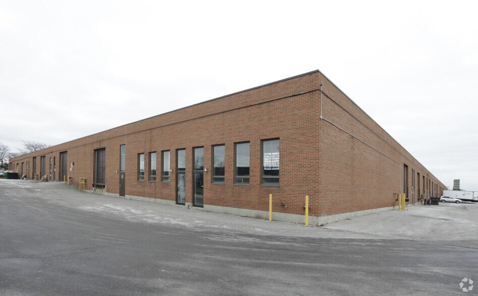 250 Rayette Rd, Concord, ON à louer - Photo de l’immeuble – Image 2 sur 2